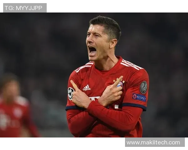 莱万在欧冠赛场大放异彩10场打入12球稳居射手榜首位